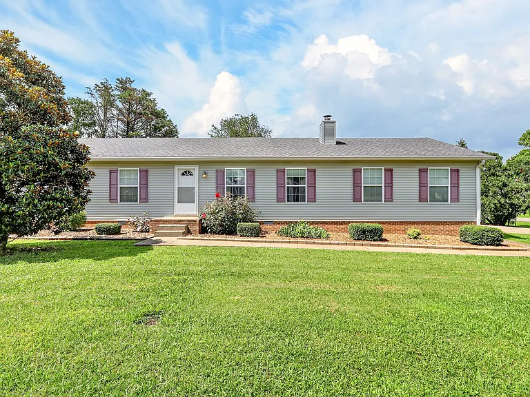 2504 Angelyn Dr — Photo 2