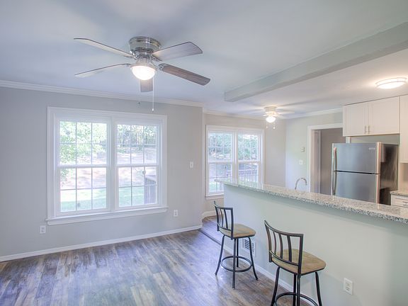 Dining room w/granite bartop