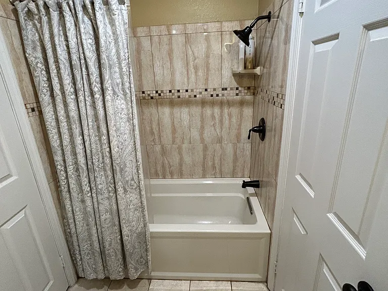 605 Amy Ct #B — Photo 6