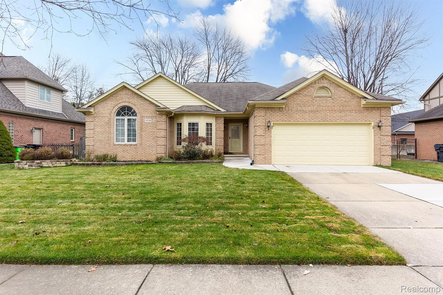 39708 Southpointe Ave photo 1