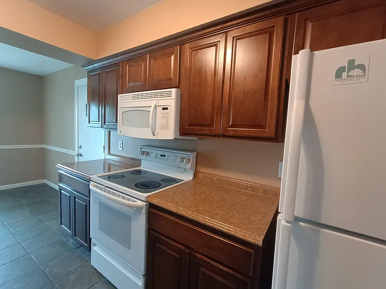 112 Stratford Ln #95 — Photo 3