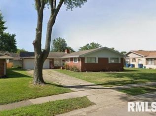 3132 Elmhurst Dr, Springfield, IL 62704