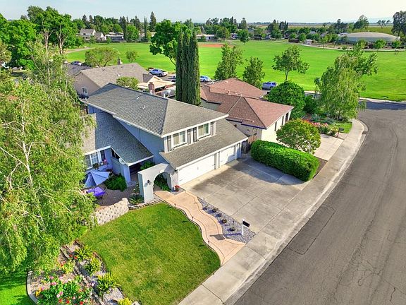 3rd image of 837 Lewis Avenue