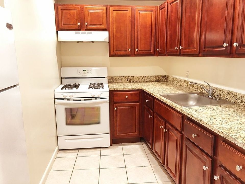 1st image of 25-22 Hoyt Ave S #F2f