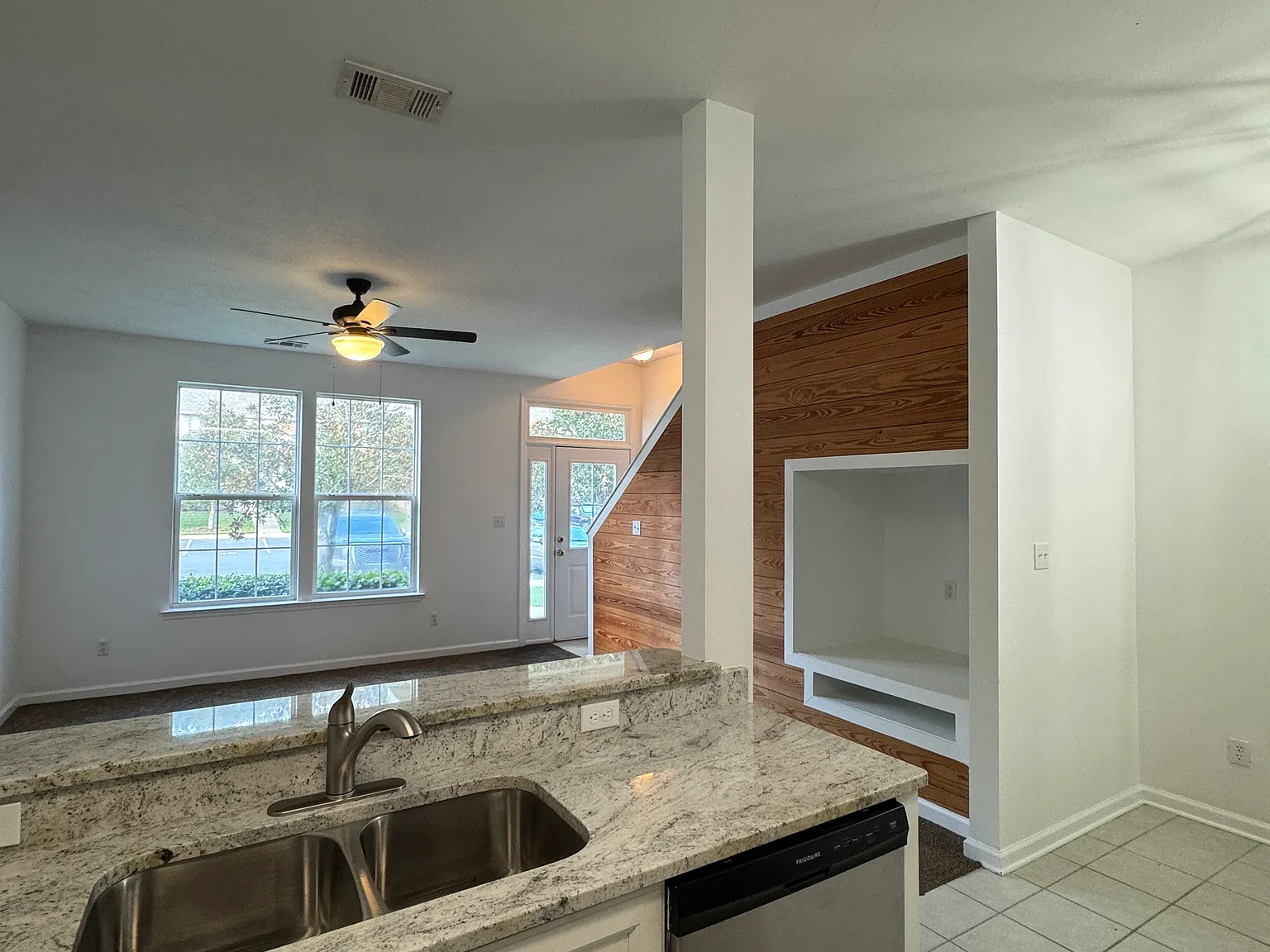 3 bed, 1368 sqft, $1,650 — Photo 2