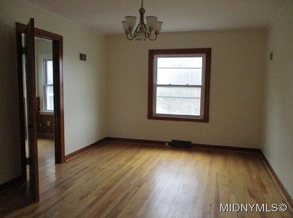 5th image of 296 W Monroe St