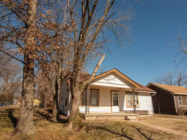 910 W 5th St, Coffeyville, KS 67337