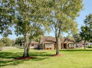 205 Country Rd, Angleton, TX 77515