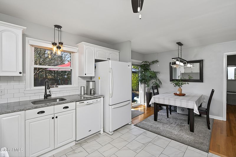 3rd image of 1464 Dalton Drive