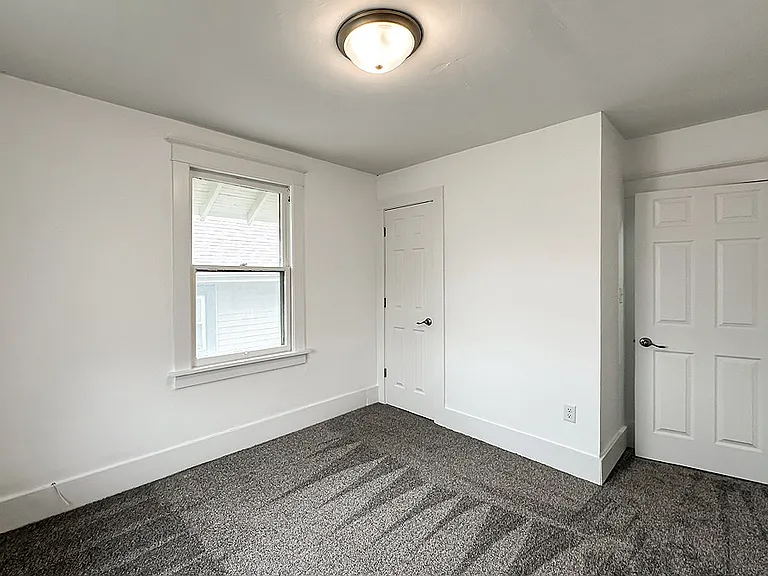 2122 Bancroft St — Photo 31