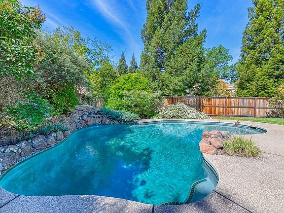 3rd image of 3304 Bellingham Pl