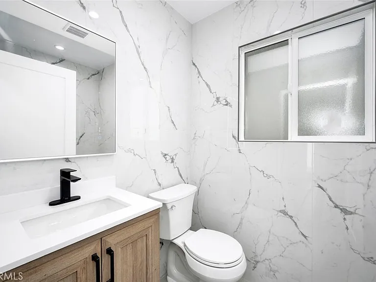 1652 E Rogers St #A — Photo 16