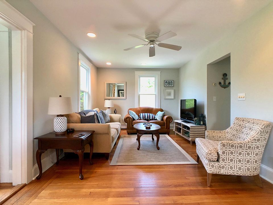 131 Kane Ave, Middletown, RI 02842 Zillow