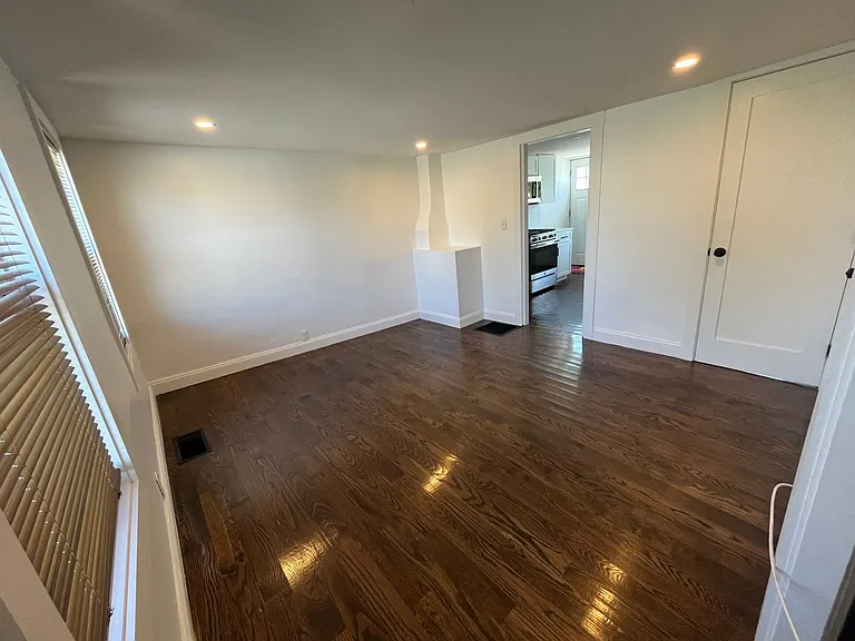 284 School St — Photo 4