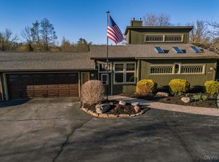 9470 Pendergast Rd, Phoenix, NY 13135