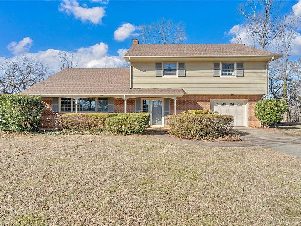 1st image of 134 Yorkshire Cir