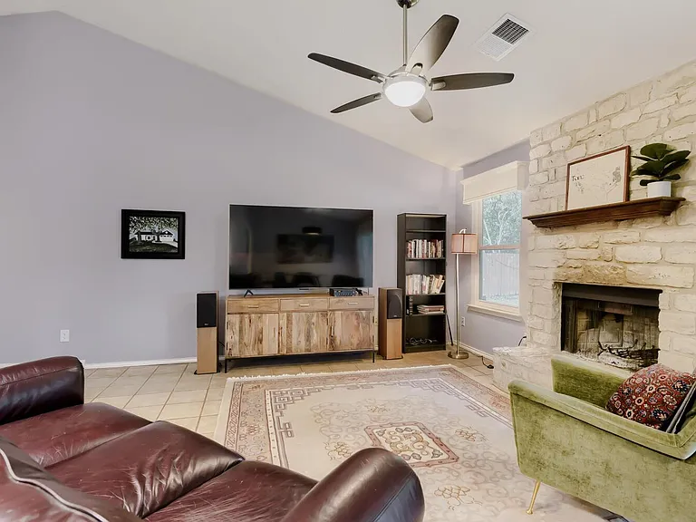8804 United Kingdom Dr — Photo 7