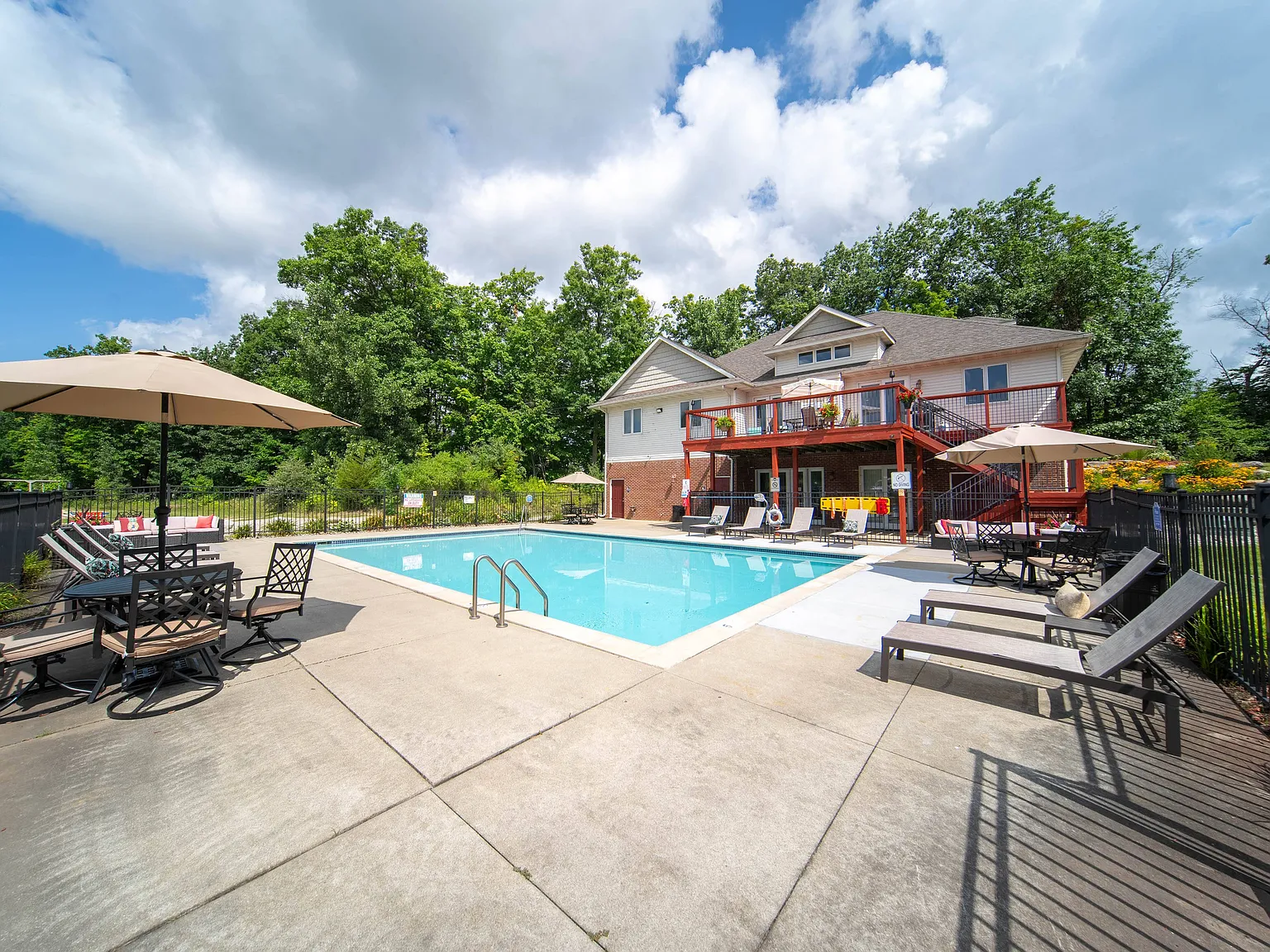 Riverwood Luxury Apartments — Photo 2