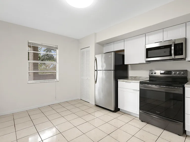 3940 Inverrary Blvd #404-A — Photo 12