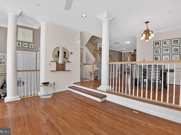 5th image of 105 Crofton Hill Ln