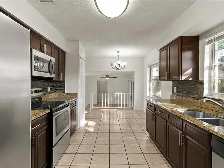 8413 Shady Glen Dr — Photo 11