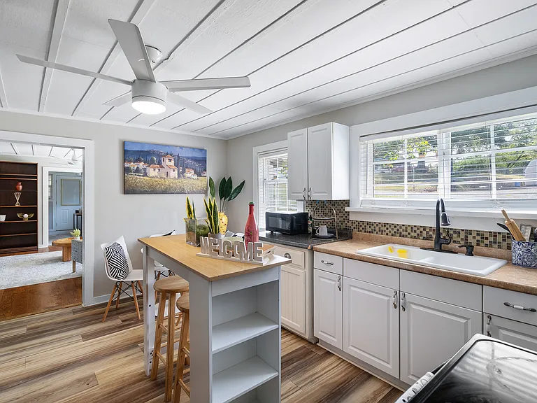 215 Wilson St — Photo 13