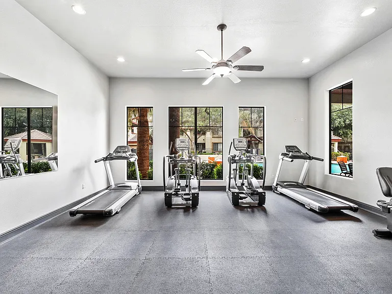 ReNue Downtown Apartments — Photo 8