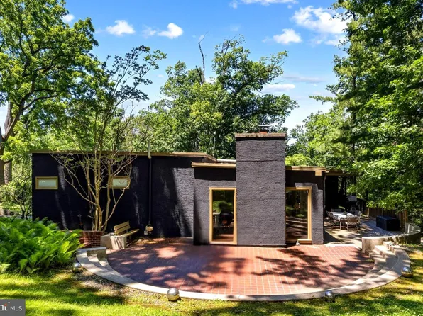 104 E Bells Mill Rd, Philadelphia, PA 19118