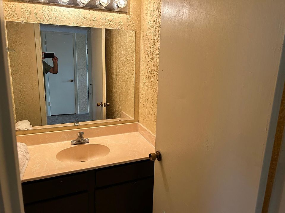 1st image of 401 Ringgold Rd APT 208