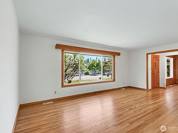 4th image of 10749 30th Ave NE