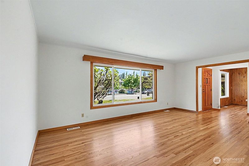 4th image of 10749 30th Ave NE