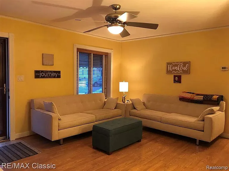 2904 Wolcott St — Photo 8