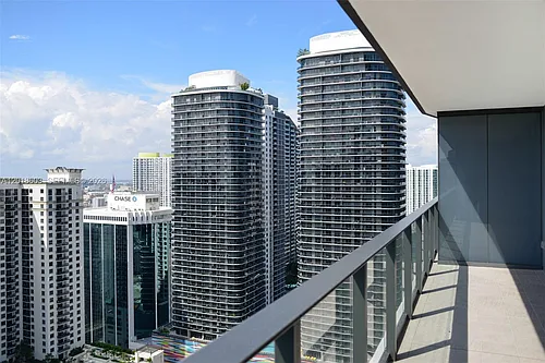 1000 Brickell Plz Photo 1