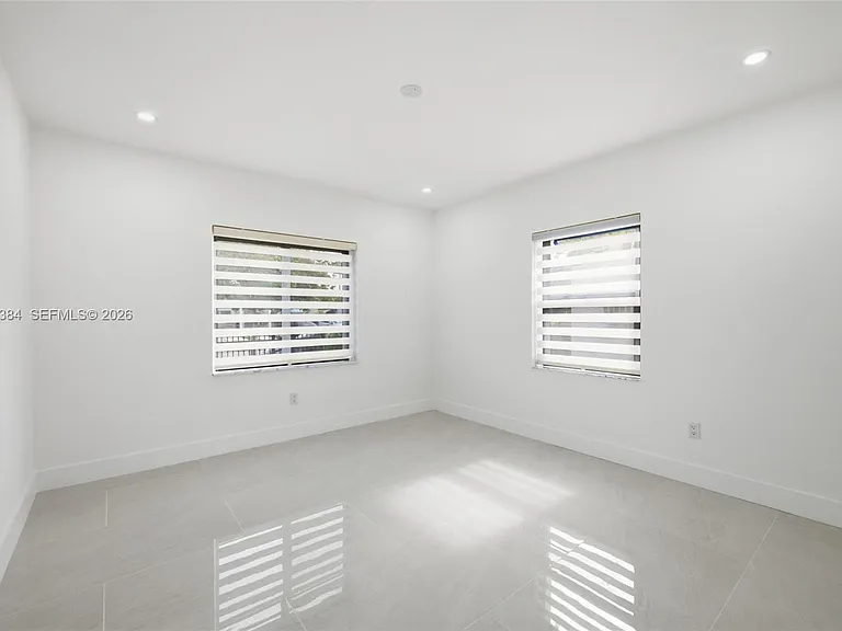 5000 SW 5th Ter — Photo 16
