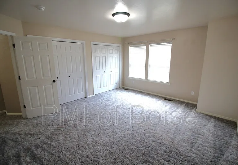 633 W Idaho Ave — Photo 8