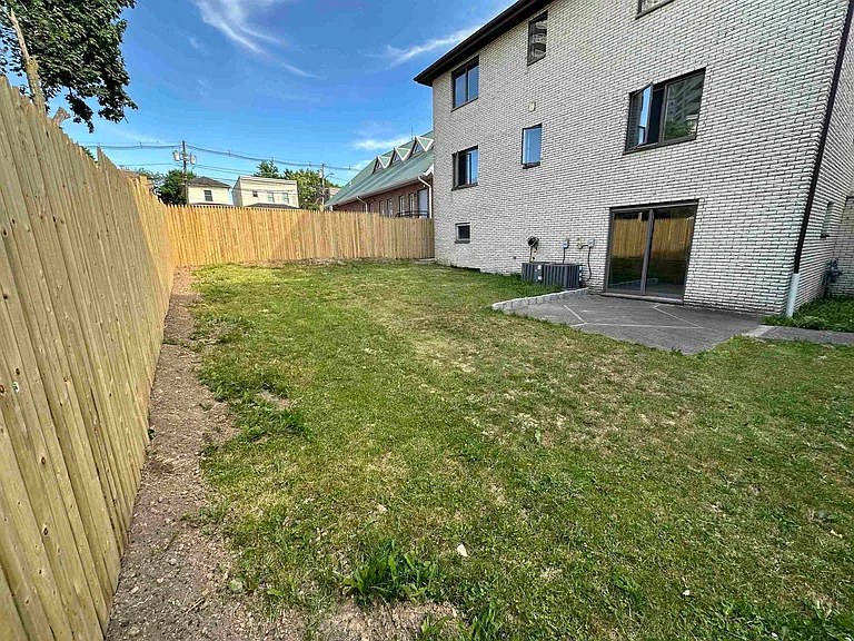 407 Jane St #2 — Photo 18