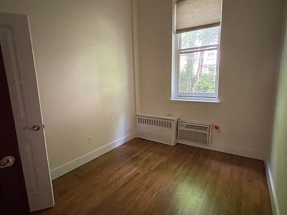 5th image of 131 W 80th St APT 1B