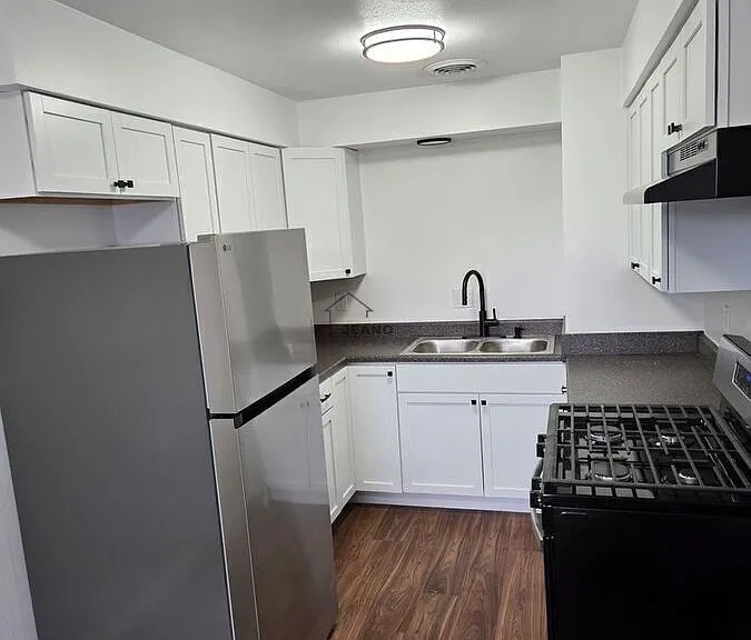 731B E Marietta Ave — Photo 1