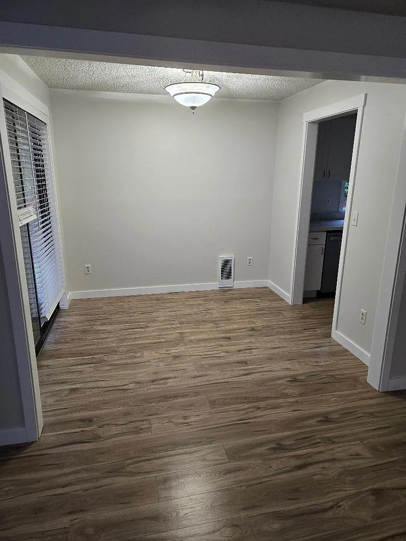 2 bed, 1100 sqft, $2,100 — Photo 3
