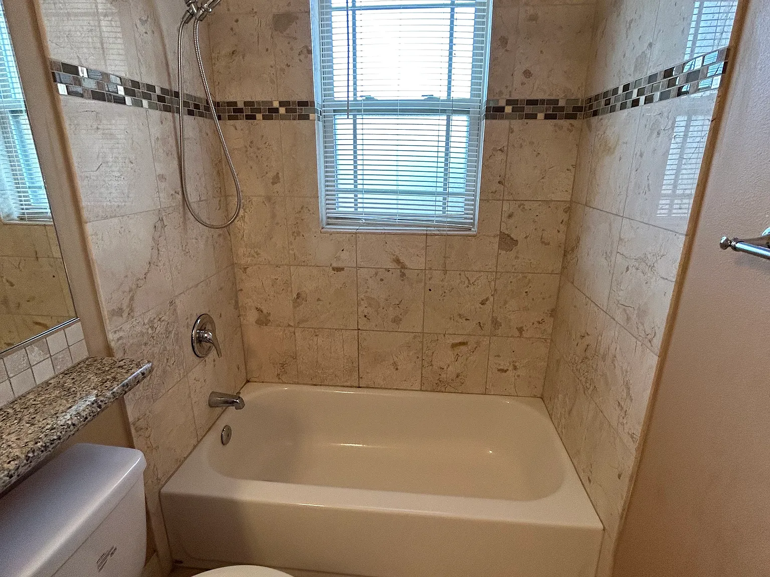 915 N Washington Ave — Photo 3