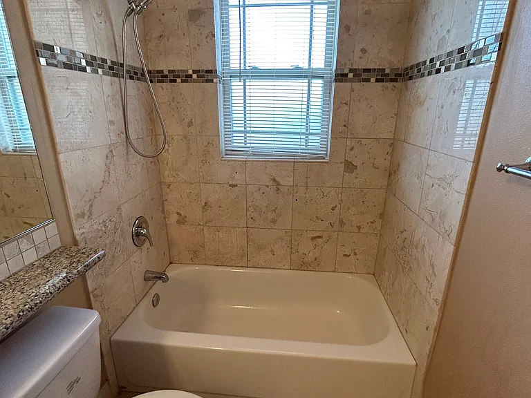 915 N Washington Ave #106 — Photo 3