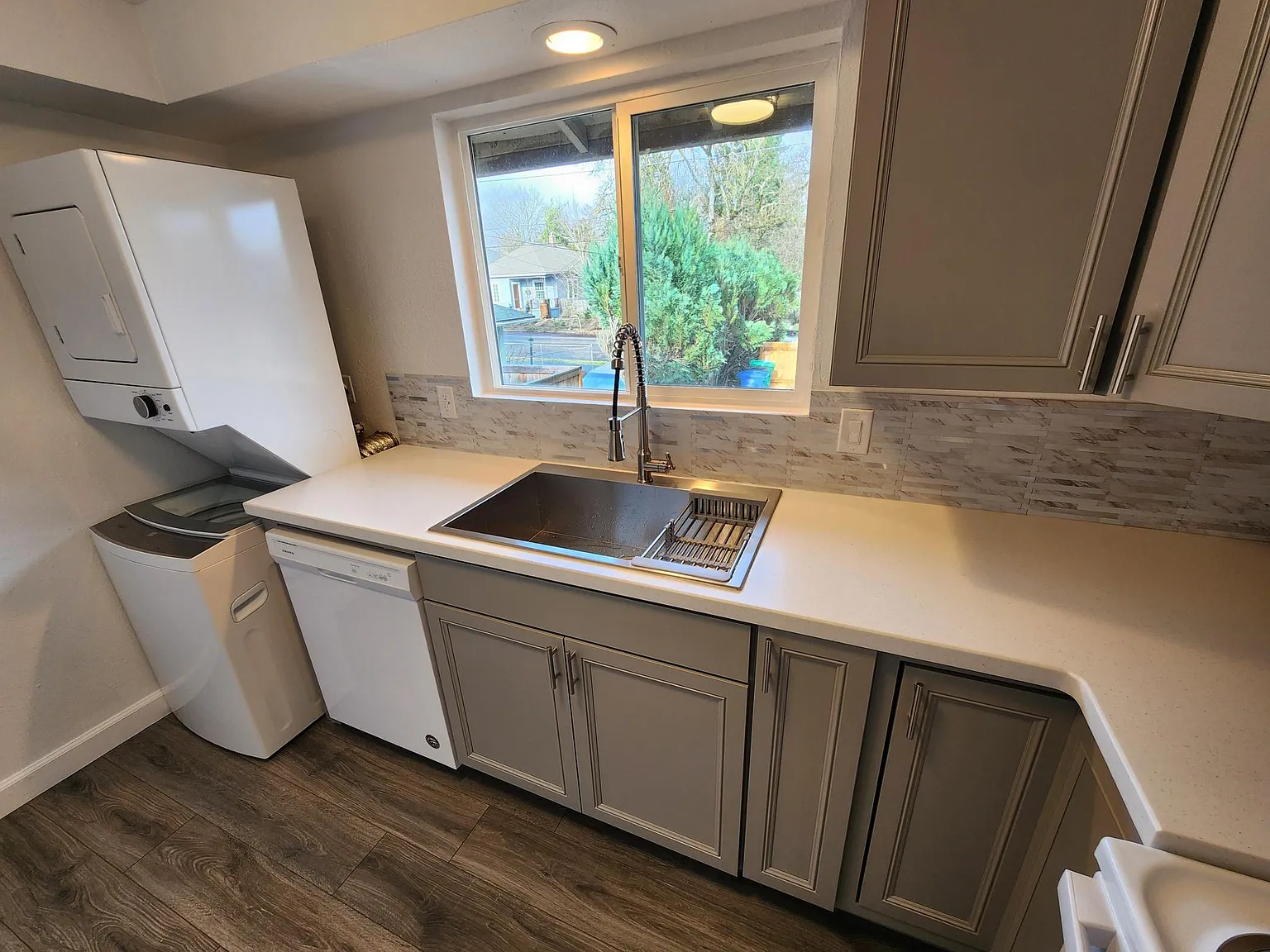 3 bed, 1.5 bath, 1216 sqft, $2,695 — Photo 3