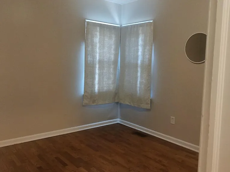 3407 Broadway Ave — Photo 5