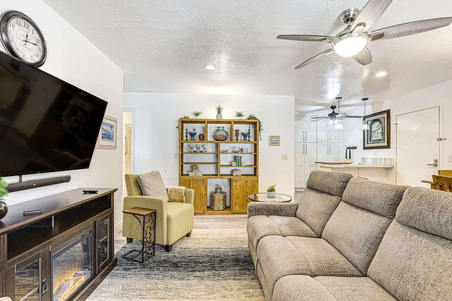 2 bed, 1.0 bath, 850 sqft, $3,339 — Photo 1