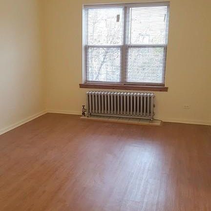 2nd image of 4756 N Maplewood Ave #423
