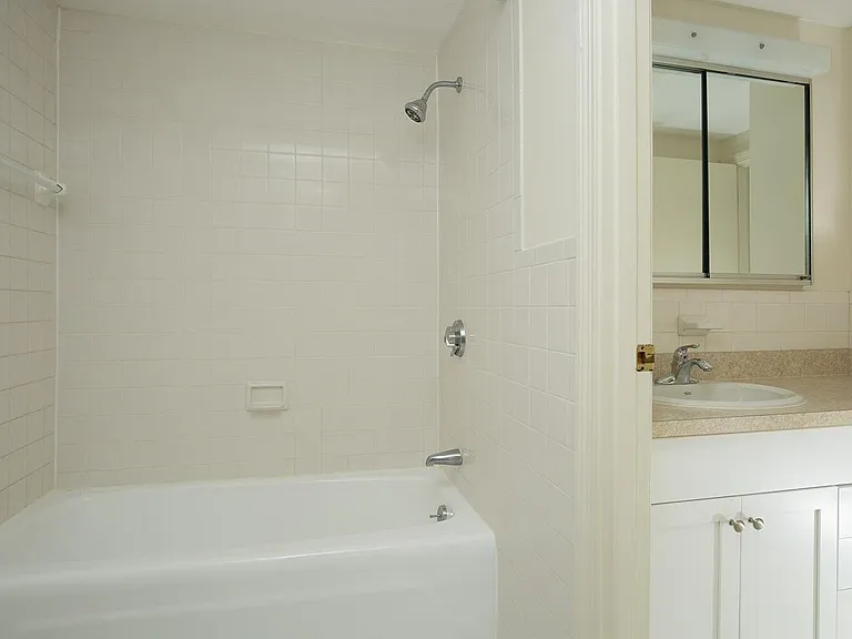 Two room full bath on upper level