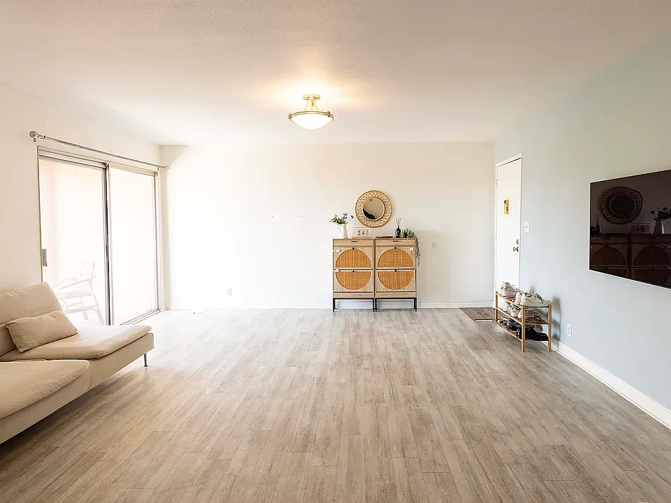 1036 Magnolia Ave #208