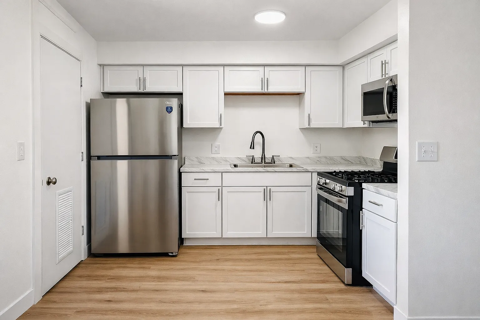 Titan Pointe Apartments — Photo 3