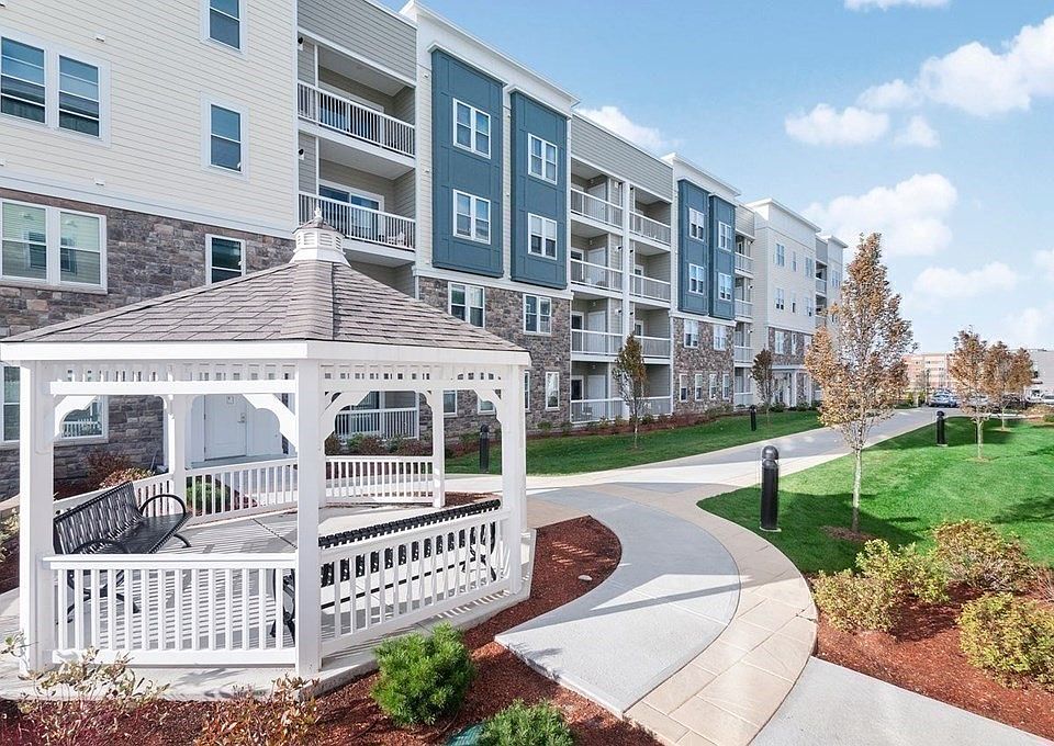 1st image of 120 University Ave #2110