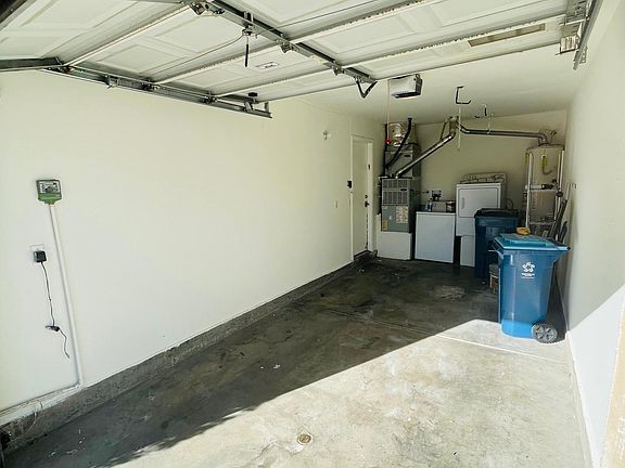 1 Car Garage